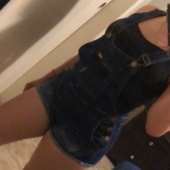 Short overalls (ripped style) - Picture 2 of 2